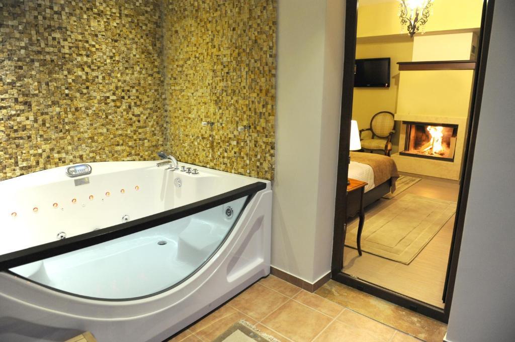 Agapi Luxury Hotel Káto Loutrákion Rom bilde